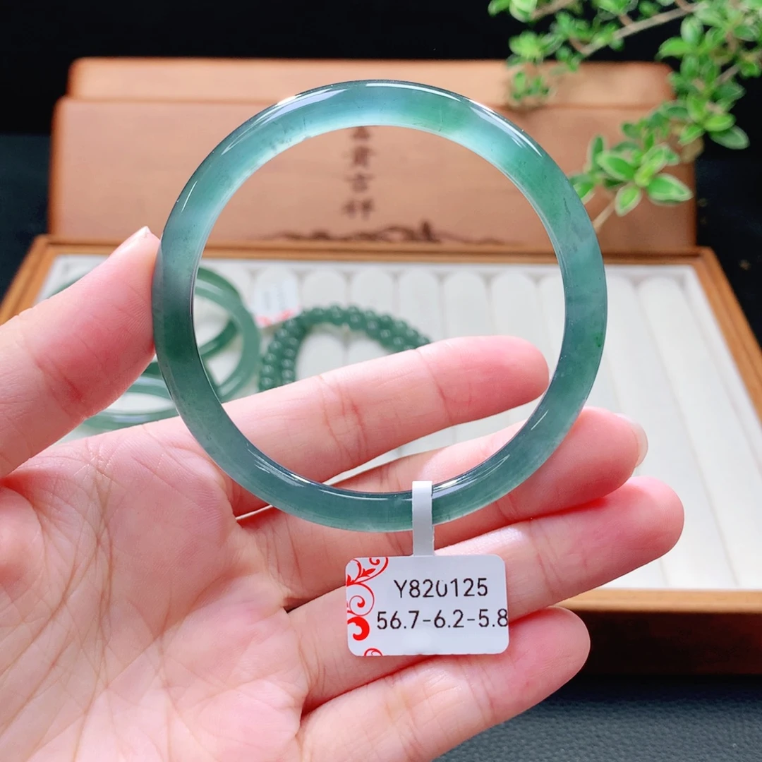 未镶嵌手镯（圆镯）翡翠