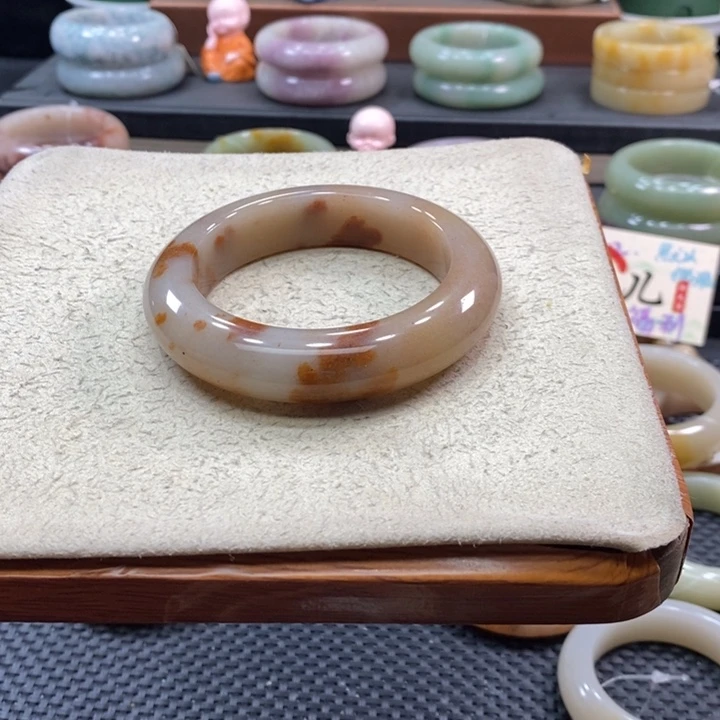 未镶嵌手镯石英岩玉