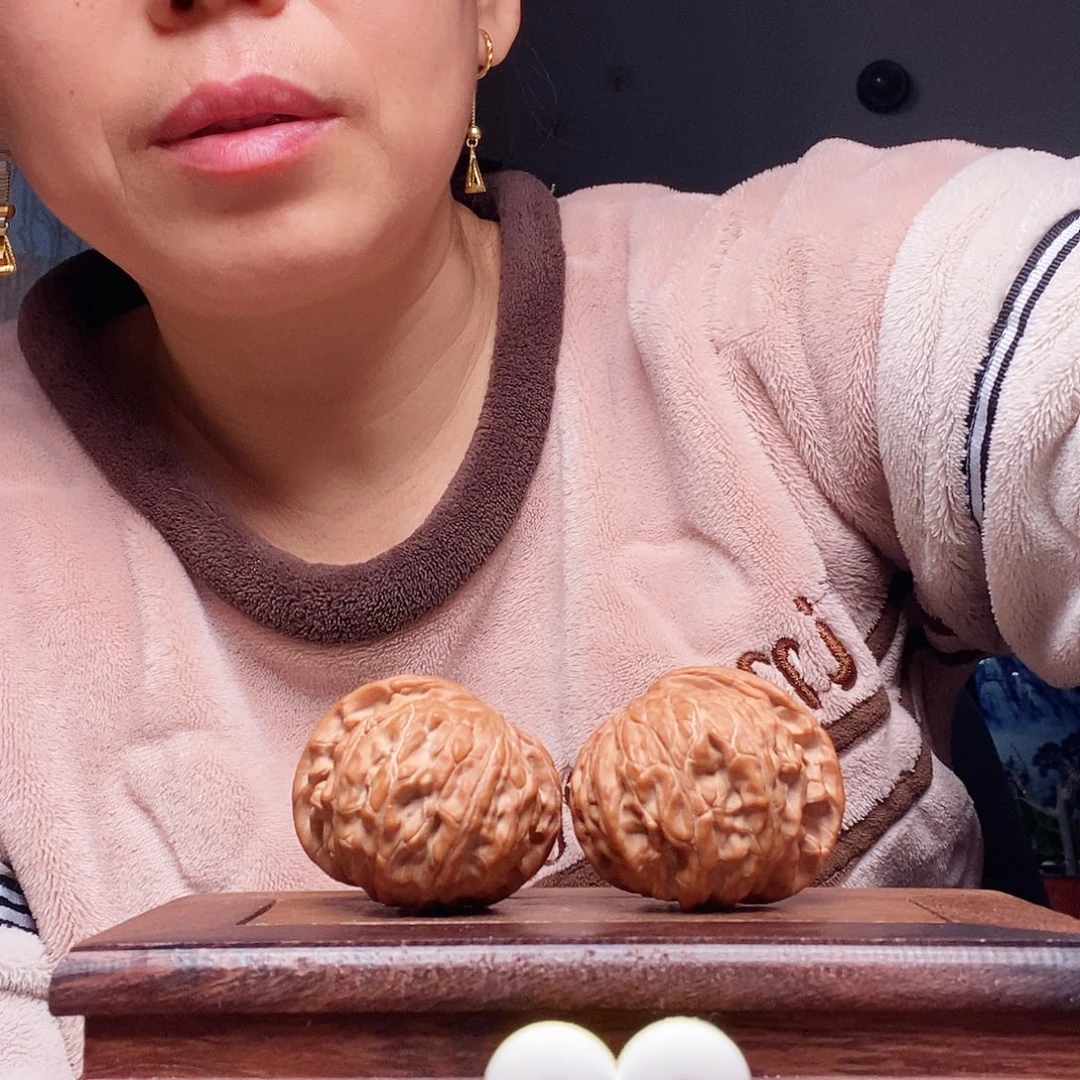 是***么文玩核桃吊坠磨盘