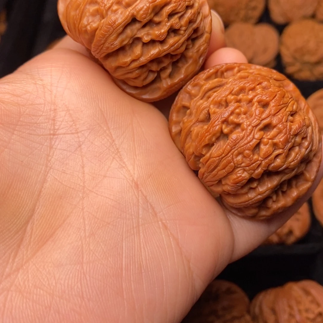 文玩核桃把件秦岭野生核桃