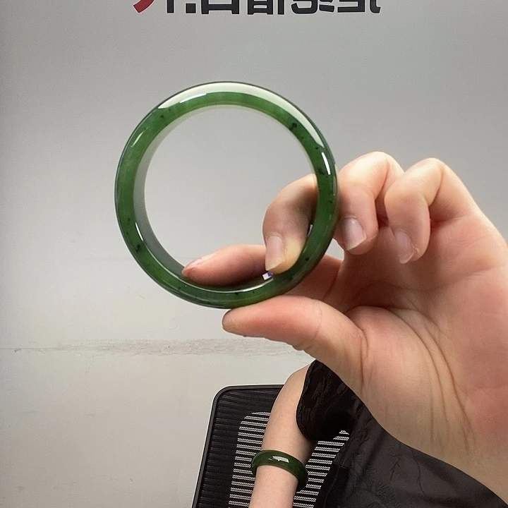 和田玉手镯未镶嵌梦