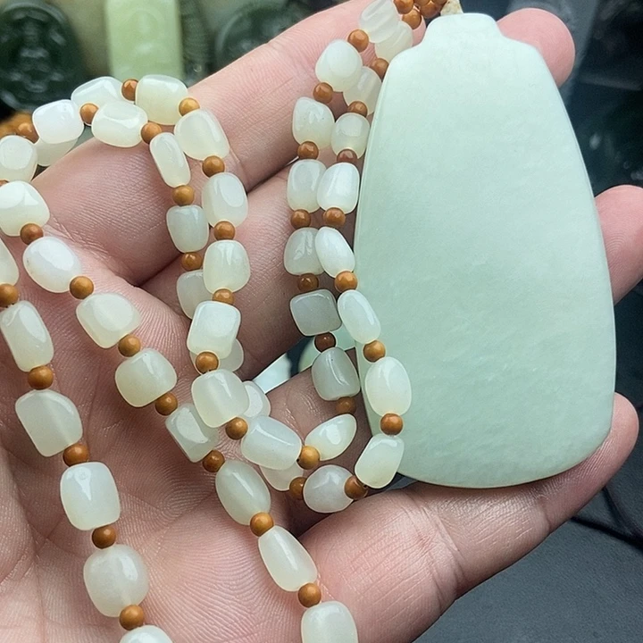 和田玉（糖玉）未镶嵌颈饰