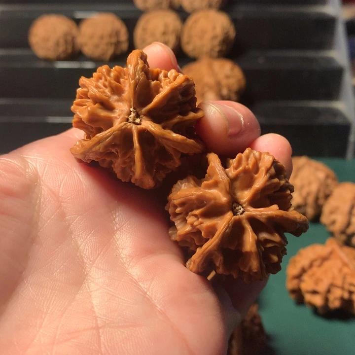 •****吊坠桃核盘山三棱37