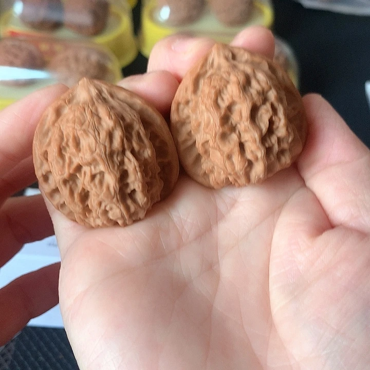 文玩核桃吊坠38尺梨木台