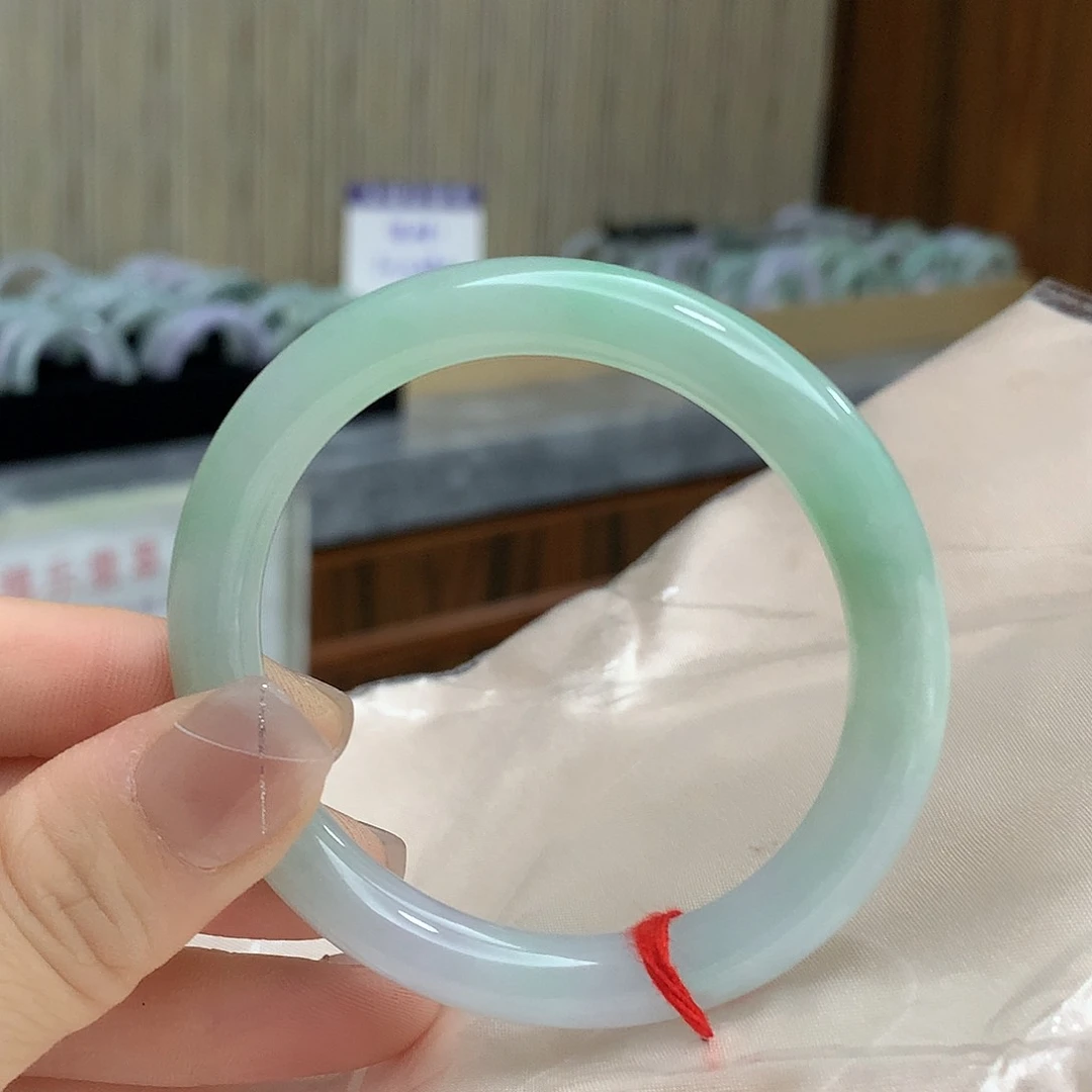 翡翠手镯未镶嵌翡翠手镯未镶嵌53.5圈口