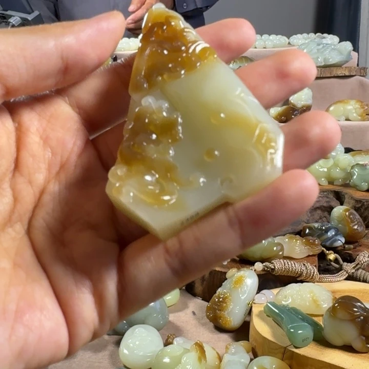 和田玉（糖玉）未镶嵌颈饰