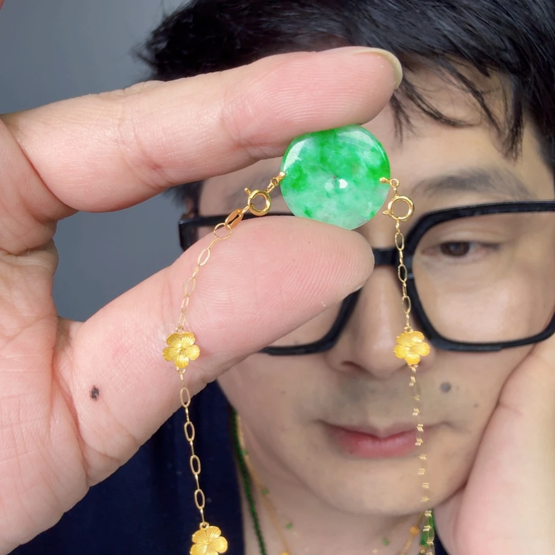 翡翠18K金镶嵌颈饰一件