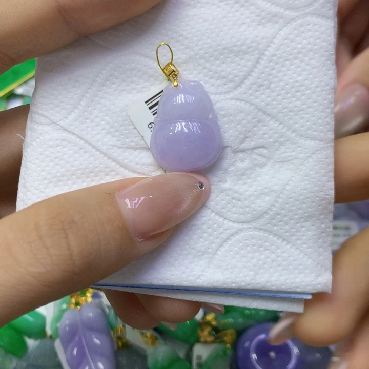 颈饰18K金镶嵌翡翠