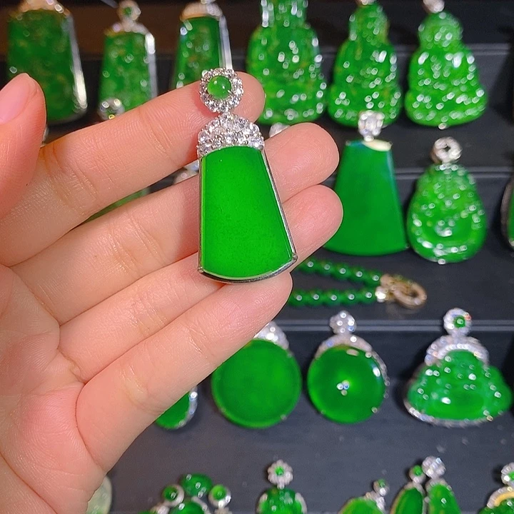 翡翠银S925镶嵌颈饰是