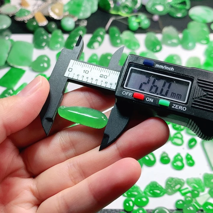 小***儿翡翠挂件未镶嵌翡翠26*9.1*3.3