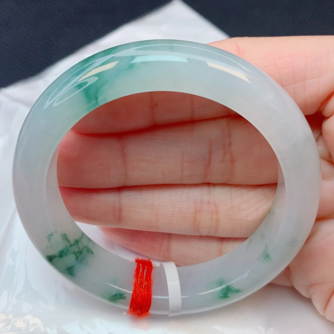 翡翠未镶嵌手镯53圈 白底飘灵动绿花冰胶感有纹