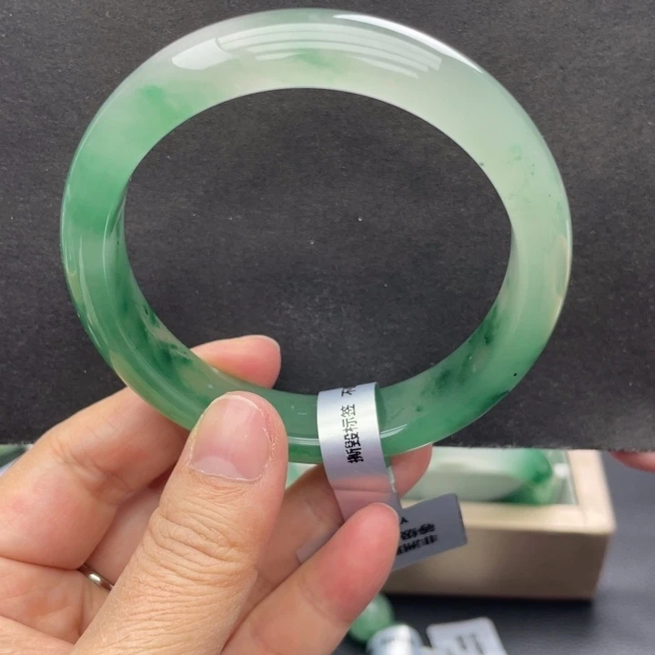 石英质玉未镶嵌手镯60