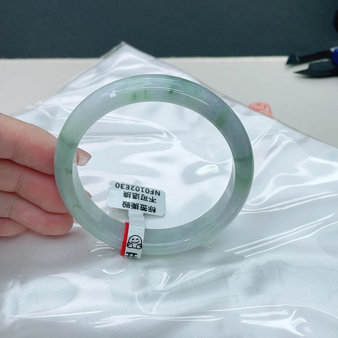 翡翠手镯未镶嵌正56.7