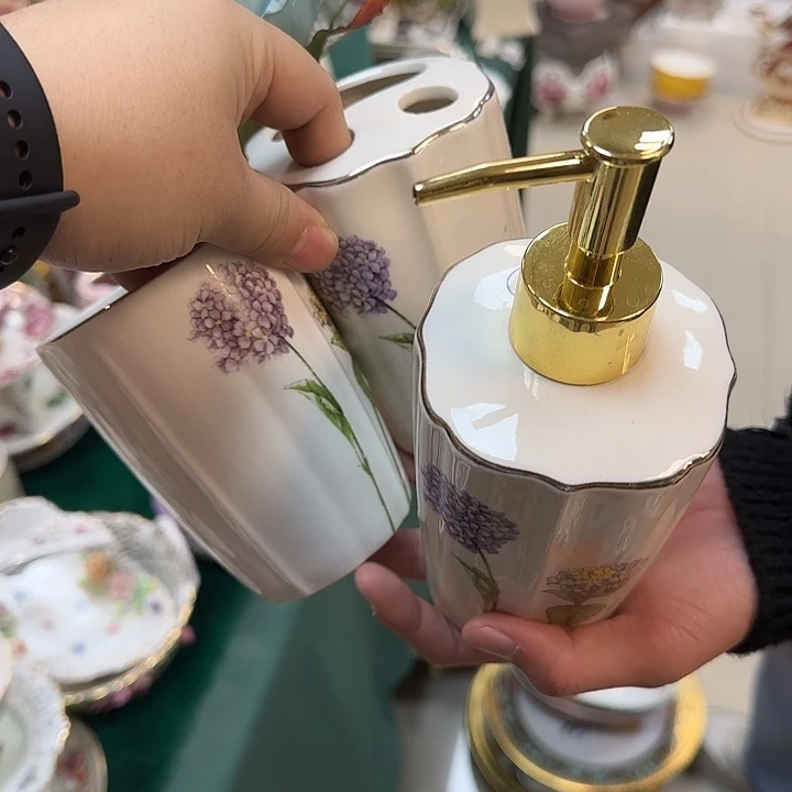 鹿与海陶瓷有限公司