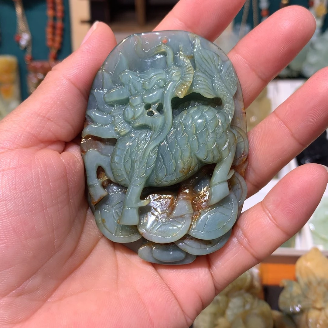 鸿***哥蛇纹石玉未镶嵌颈饰