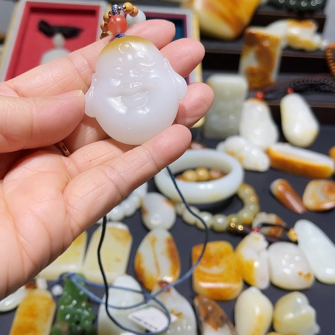 颈饰未镶嵌和田玉