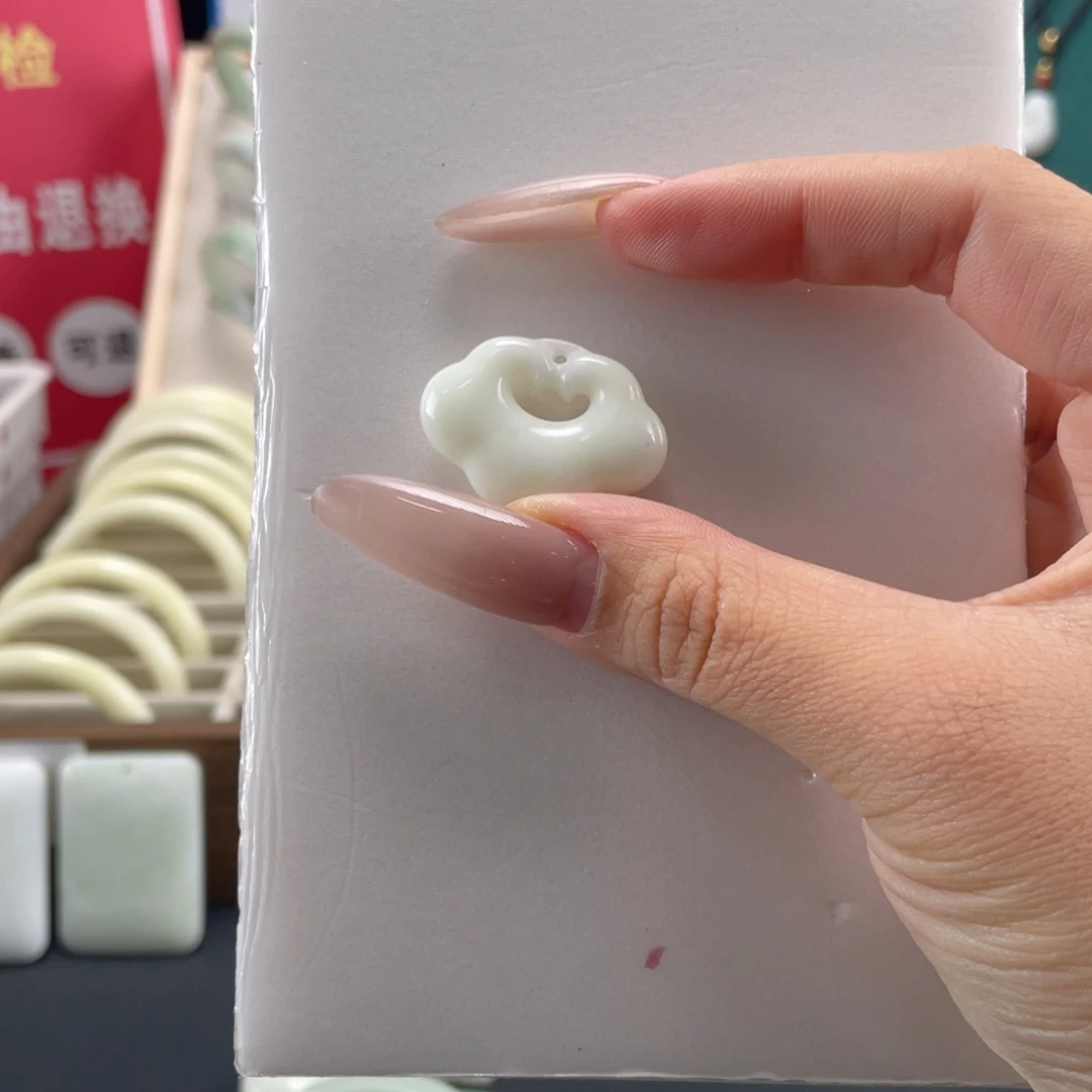 歡***囍未镶嵌颈饰蓝田玉（蛇纹石化大理石玉）