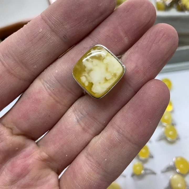 银S925镶嵌蜜蜡裸石戒指