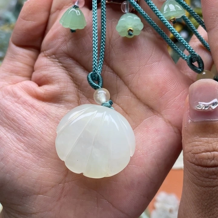 蛇纹石玉未镶嵌吊坠