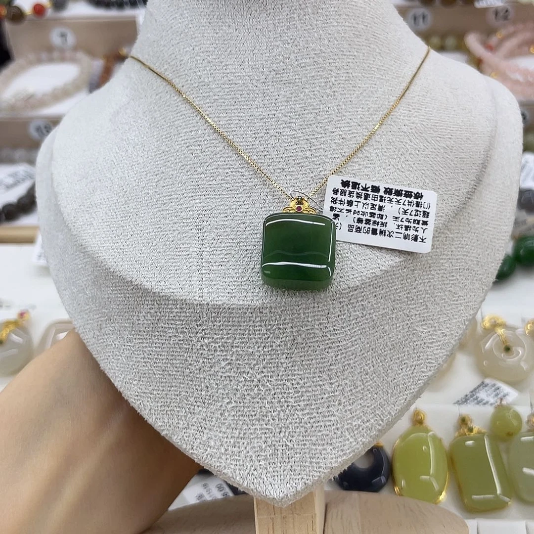 和田玉18K金镶嵌吊坠(赠链)