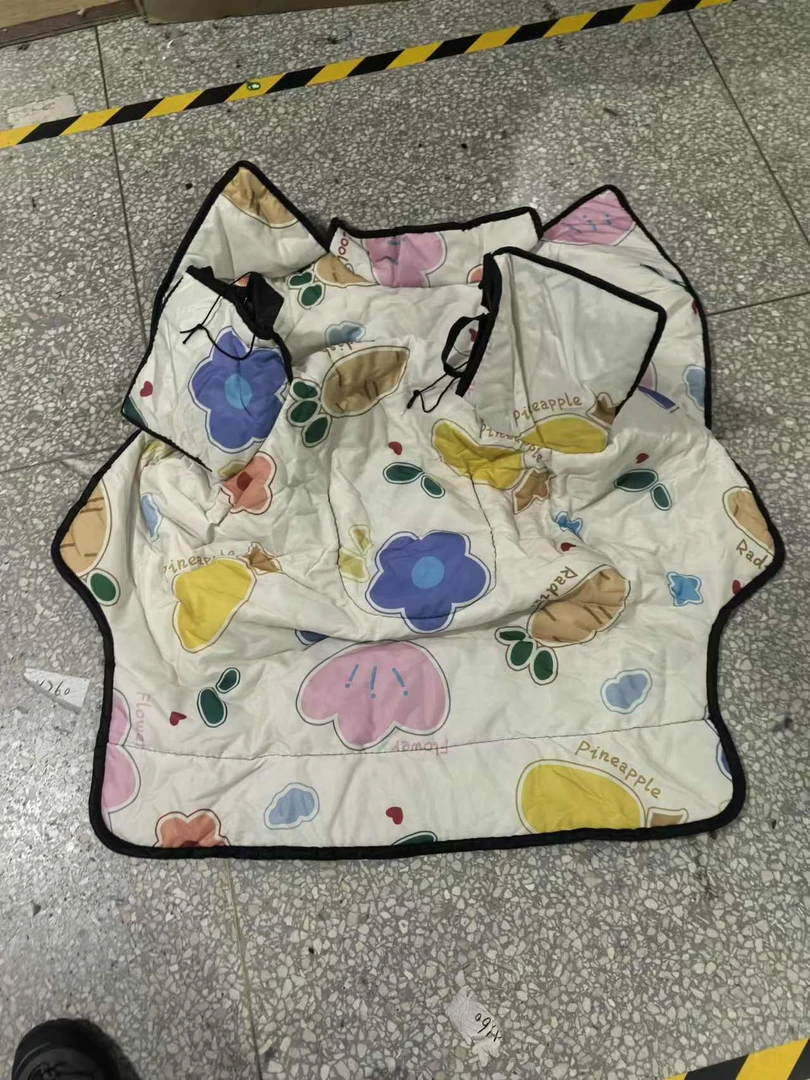 《厚广家》3楼彩色小花款加绒加厚防水挡风被 发1张