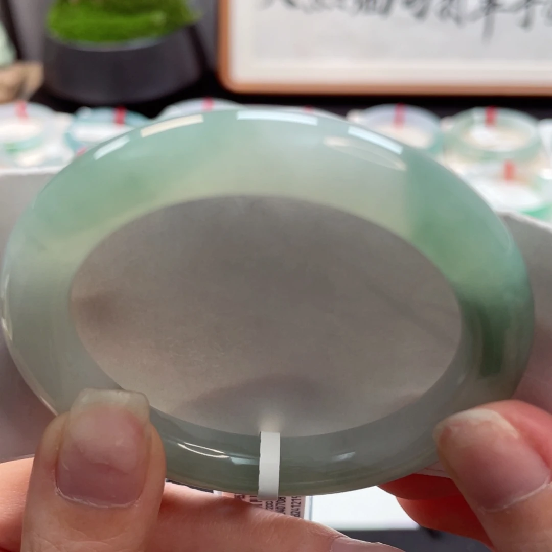 【闪购商品】翡翠手镯未镶嵌51.8圆条渐变湖水绿34号
