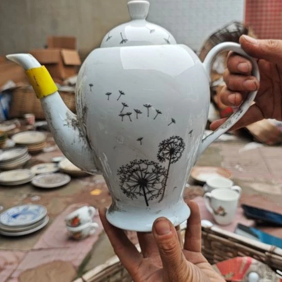 库存微瑕多孔茶壶一个