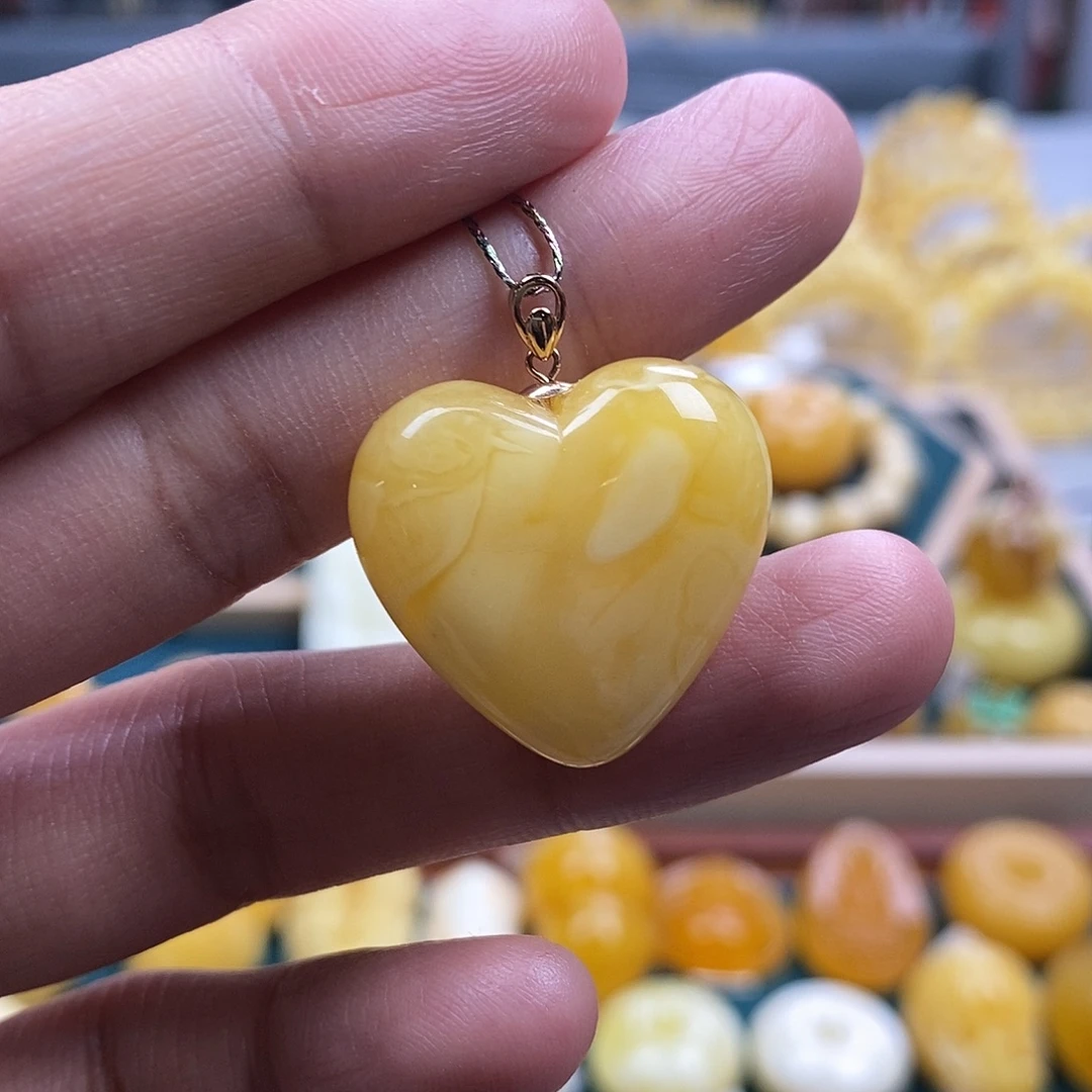 未镶嵌琥珀珠宝奇石白花蜡爱心吊坠