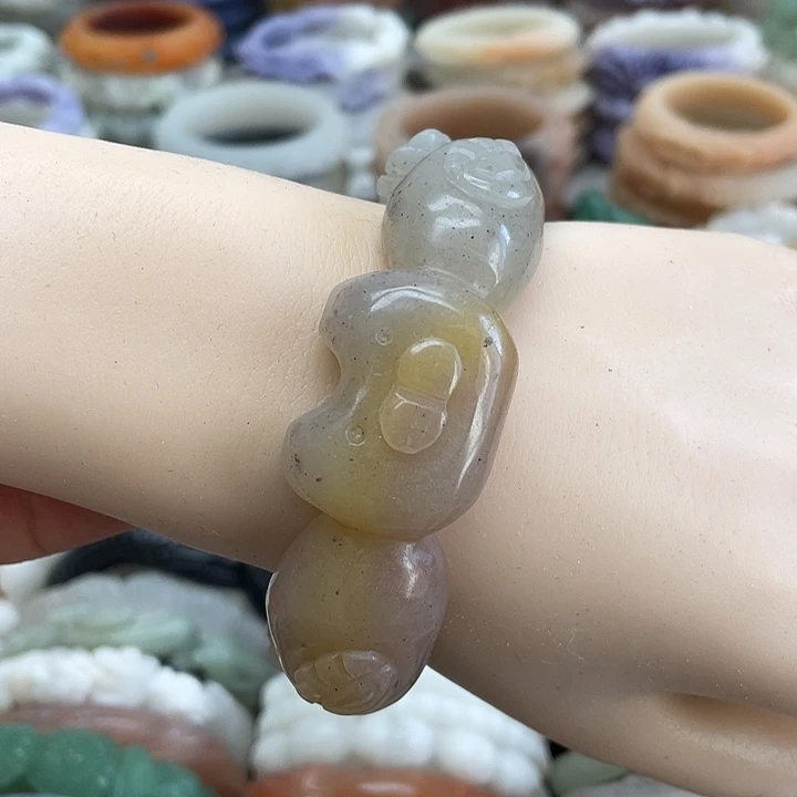 未镶嵌手镯石英岩玉