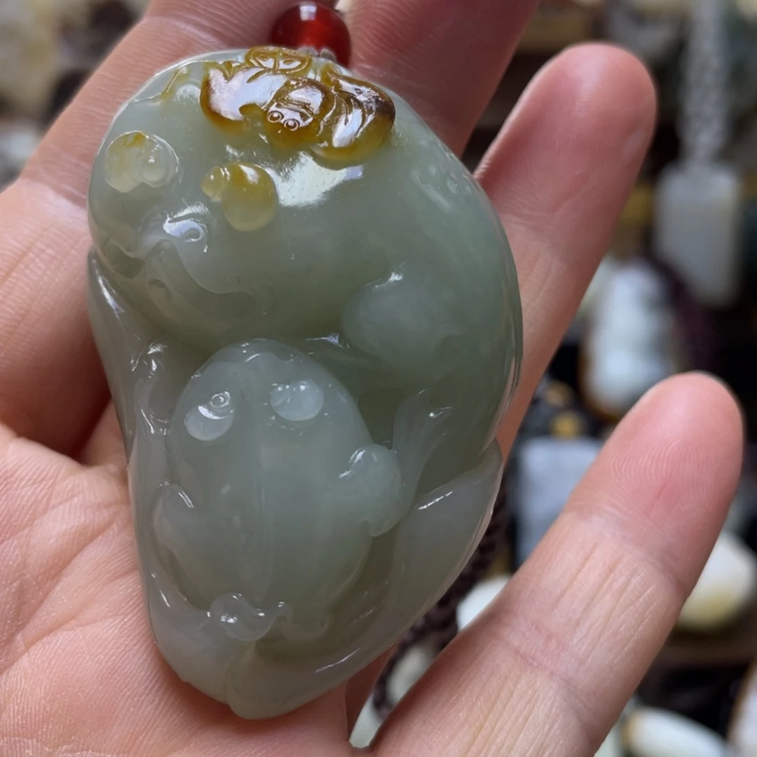 和田玉未镶嵌把件