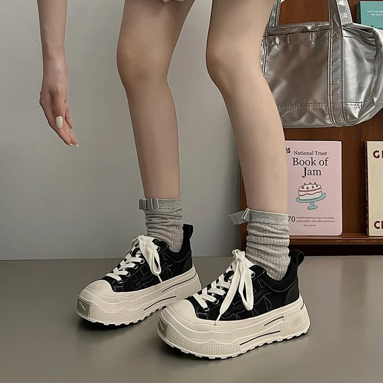 黑色厚底板鞋女2025春季新款帆布鞋透气百搭矮子乐爆款运动小白鞋