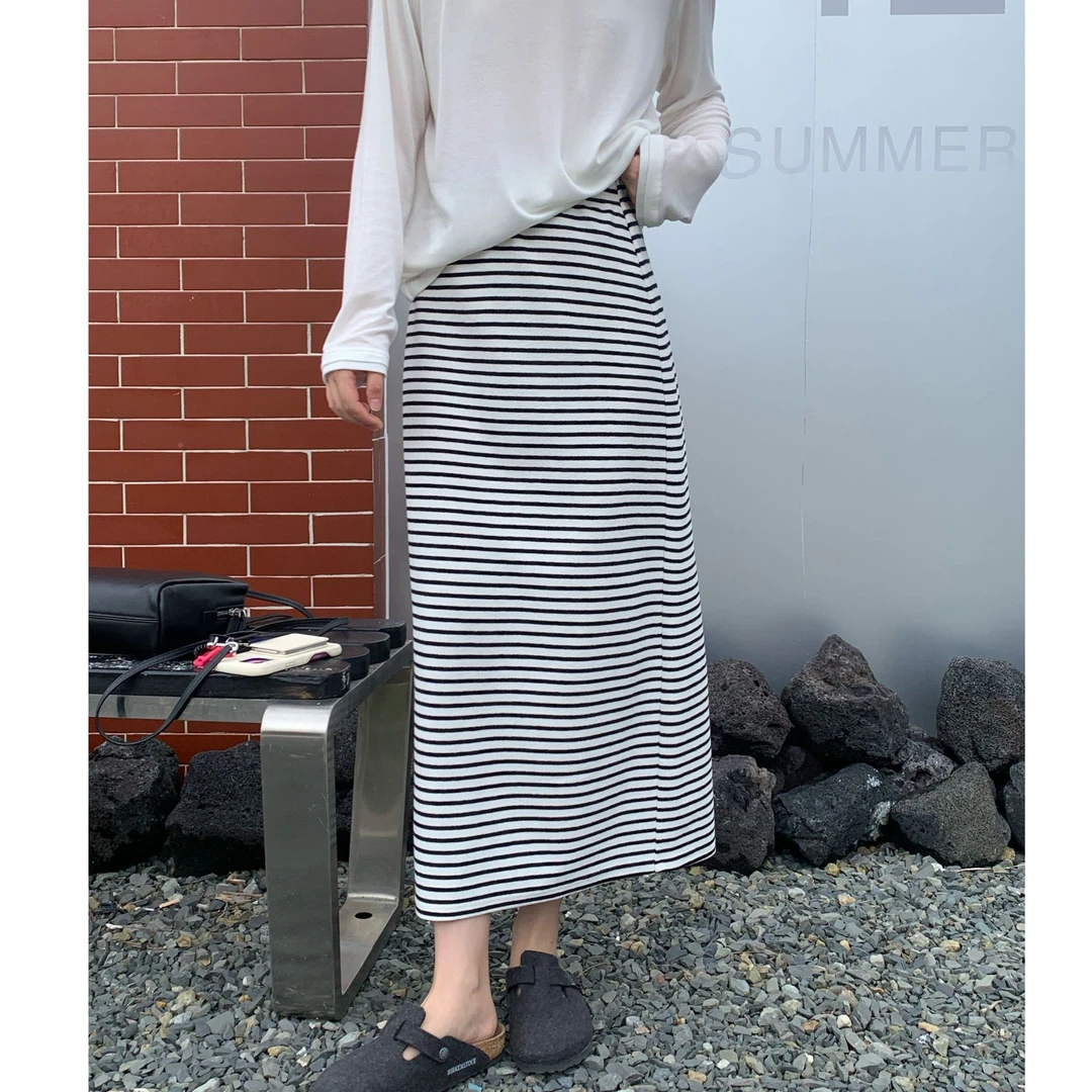 Seawhen海维恩 2025年秋季新款 肌理感毛巾面料后开叉半身裙3532