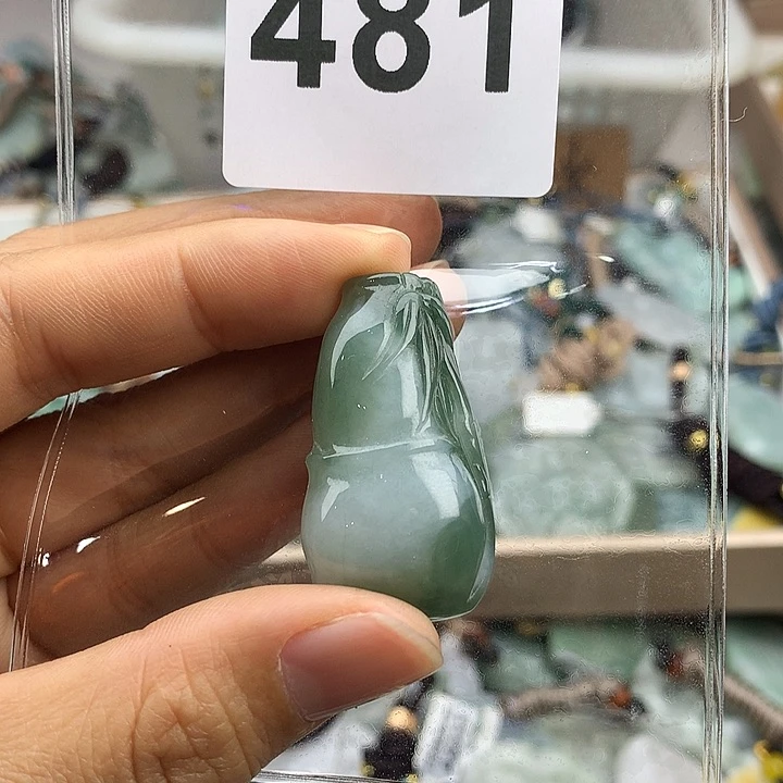 翡翠颈饰未镶嵌水**扬翡翠