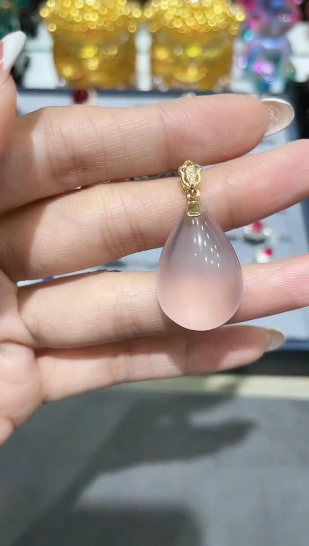 18K金镶嵌芙蓉石吊坠