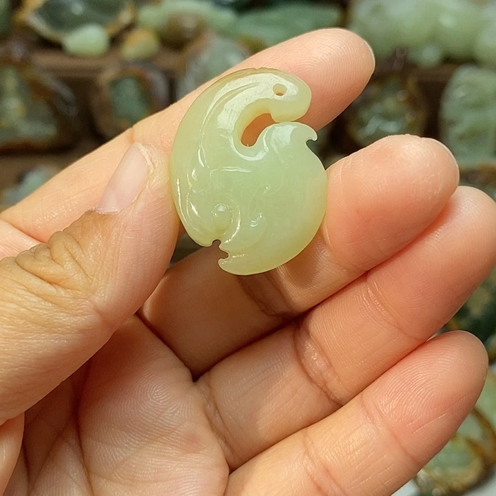 岫岩老玉（透闪石质玉）未镶嵌颈饰