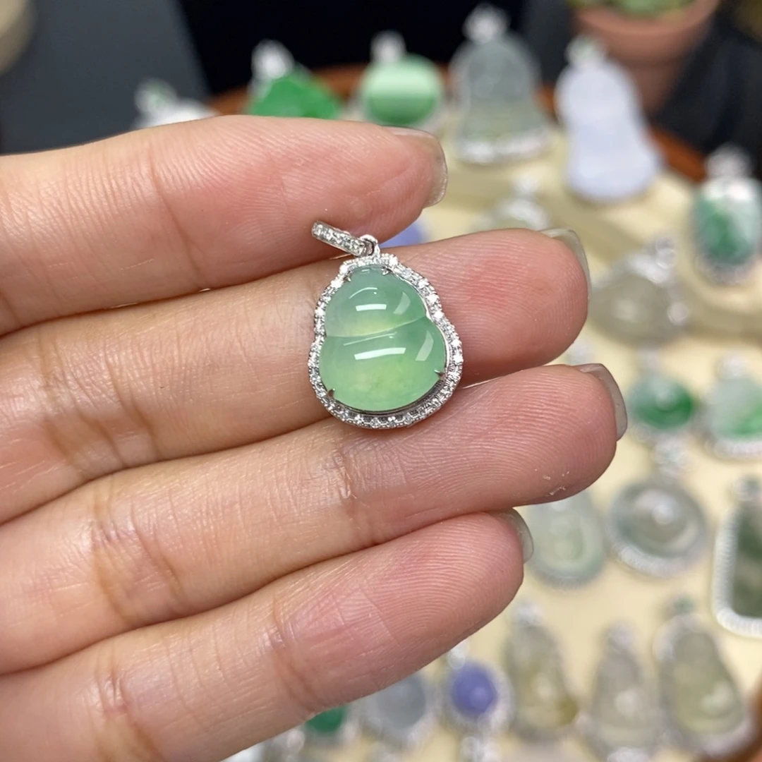 翡翠颈饰18K金镶嵌A货翡翠