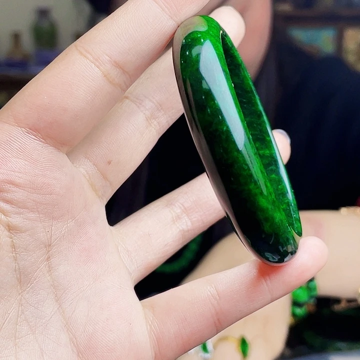 翡翠未镶嵌颈饰多样性56.2