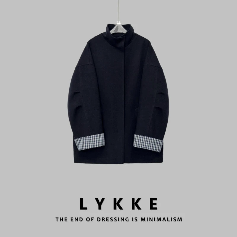 LYKKE 25新款羊毛重磅设计感格子拼接袖斗篷式立领大衣-E446