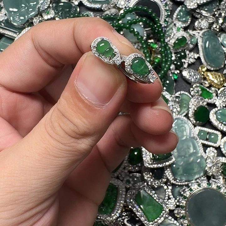 翡翠未镶嵌颈饰天然A货翡翠放漏