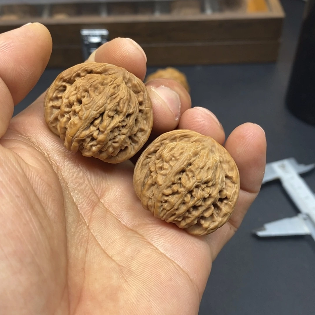 呼***谱文玩核桃吊坠篓子