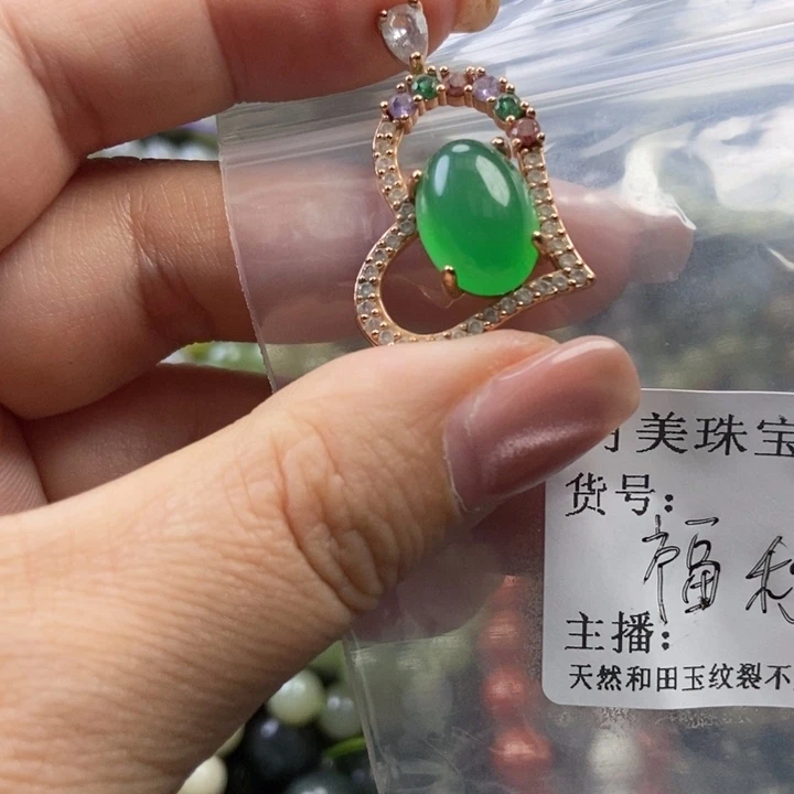 颈饰未镶嵌岫岩老玉（透闪石质玉）