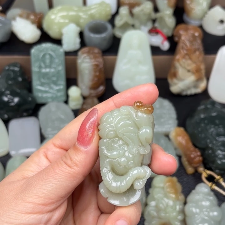 颈饰未镶嵌和田玉