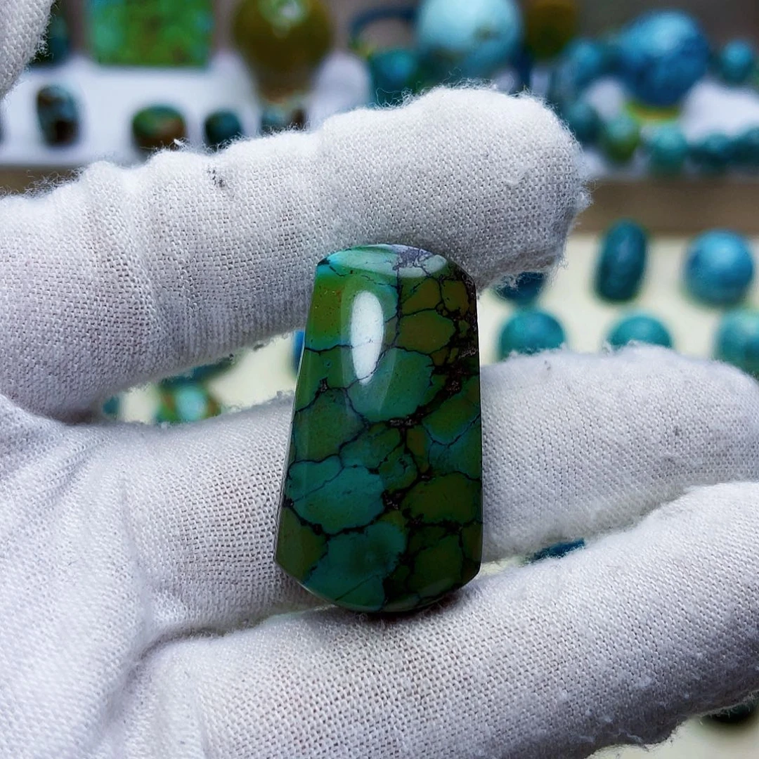 绿松石未镶嵌颈饰