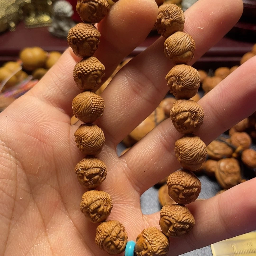 龙纹桃核雕刻佛魔一念