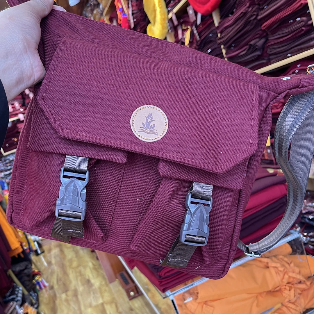 新款包包有三个颜色