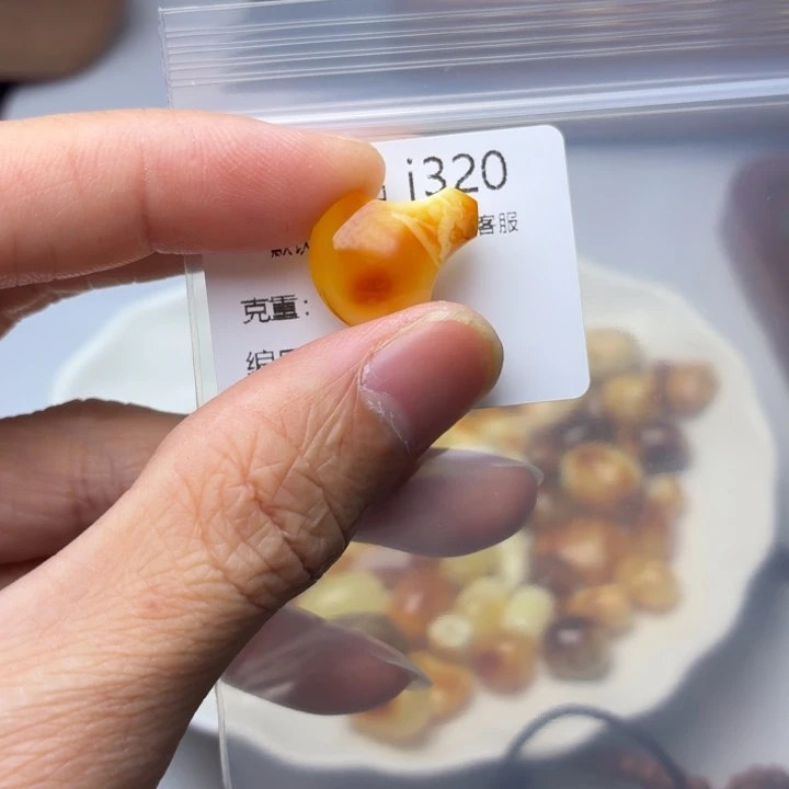 琥珀未镶嵌裸石琥珀