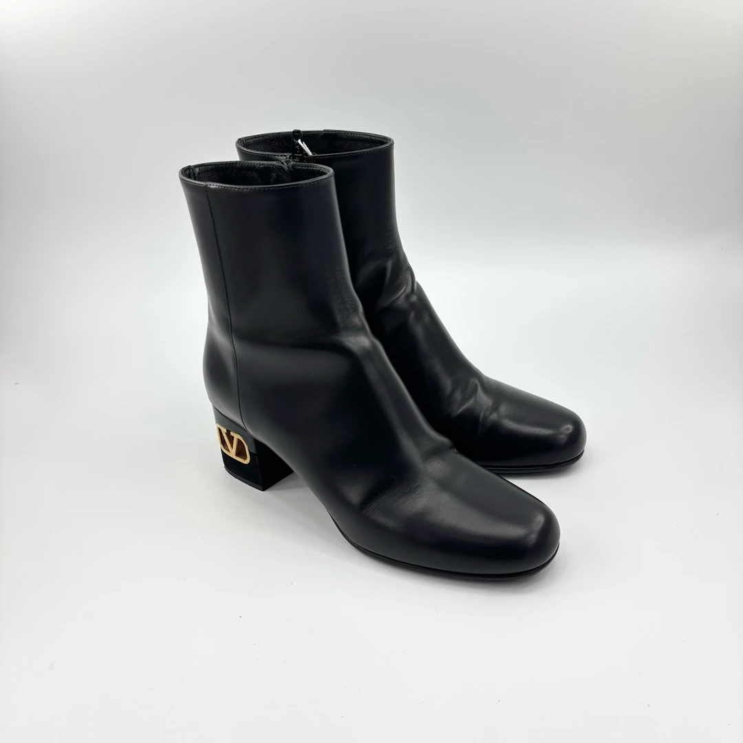 95新 Valentino/华伦天奴 37.5码/金标黑色短靴/TT0496