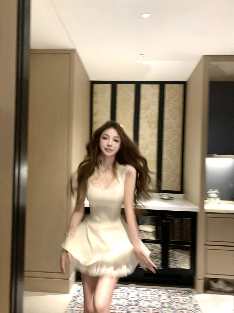 典藏美貌 重工黑色拼接网纱收腰无袖连衣裙法式气质短裙