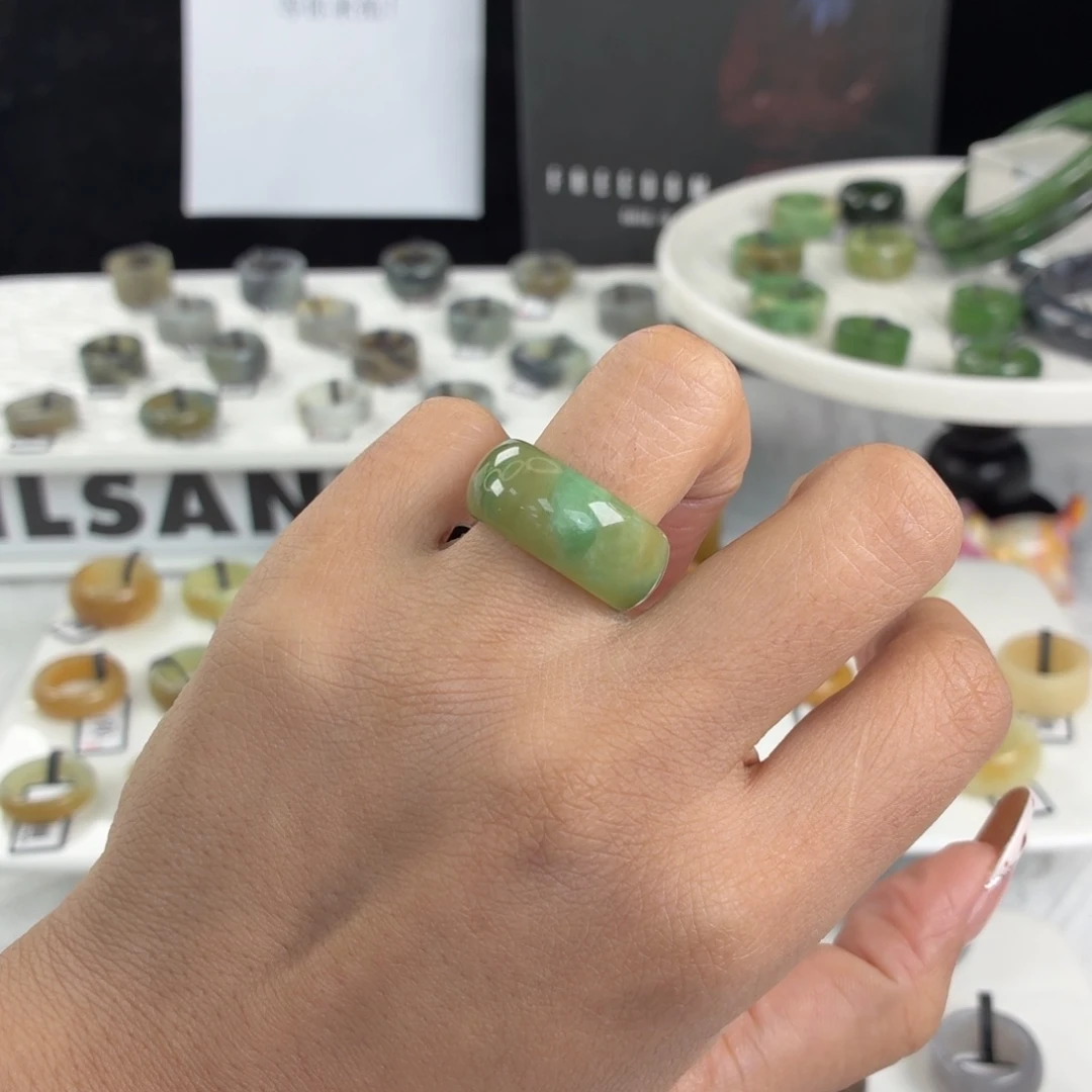 和田玉（糖玉）未镶嵌戒指Q31黑羊洞轮胎16.8不退换