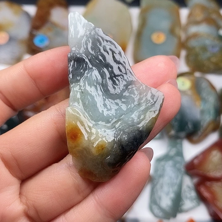 颈饰未镶嵌翡翠天然
